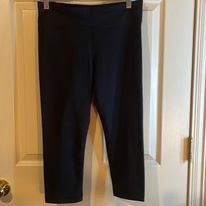 NWT UA Studio Fitted Capri Tights